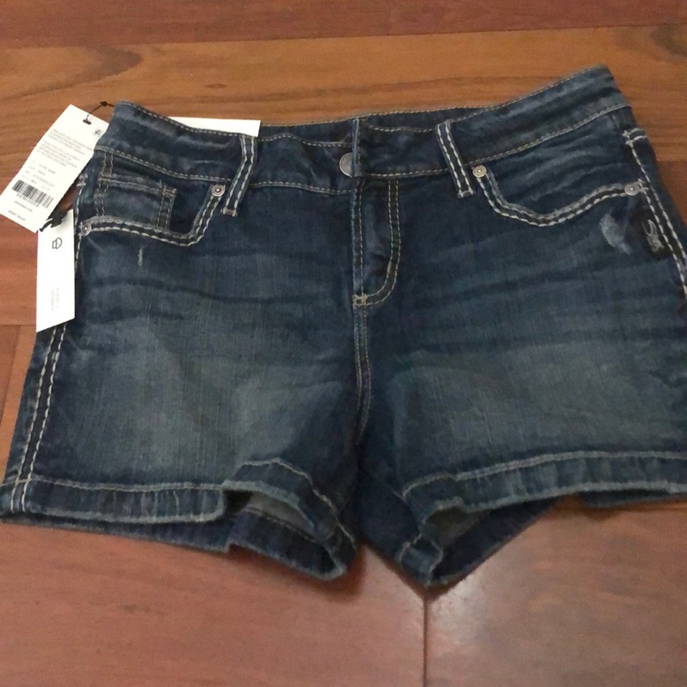 NWT silver jeans Elyse. Newest shorts out!